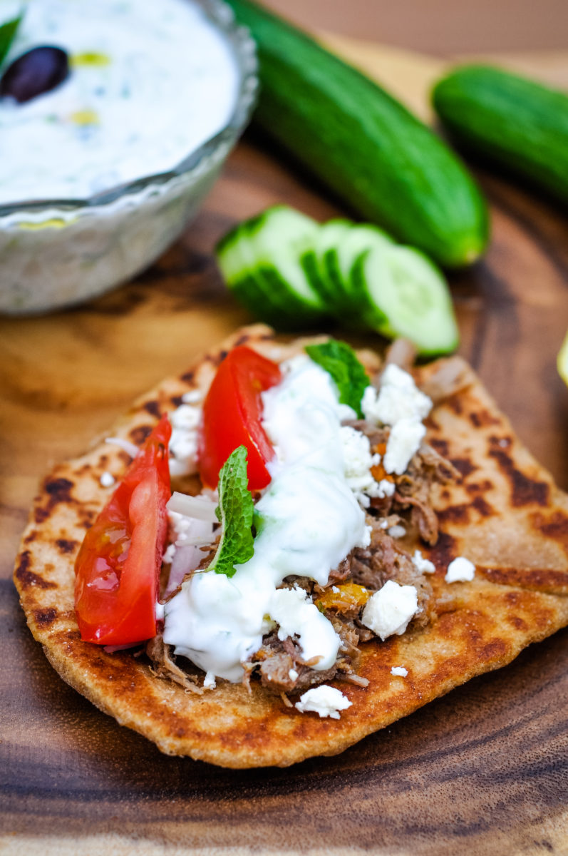 Pita bread with cucumber raita on top