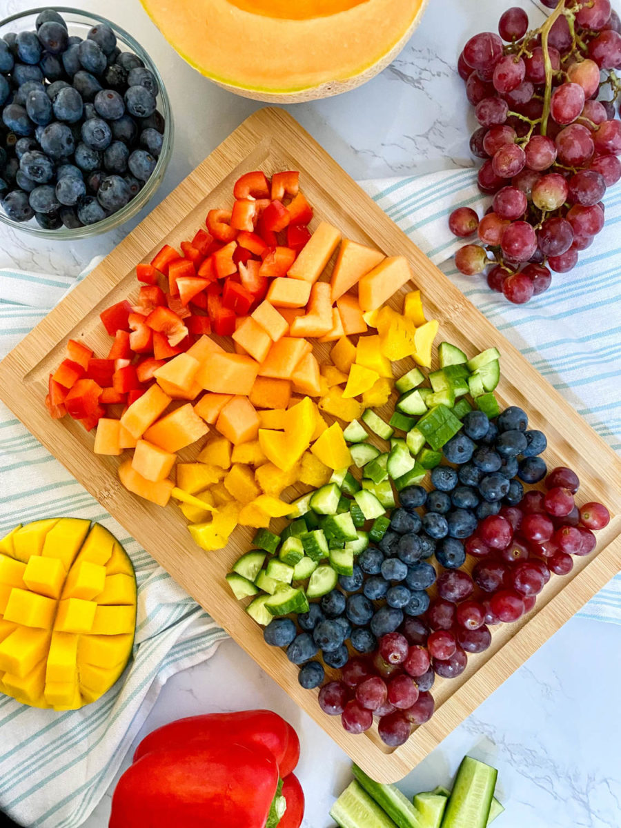 Veggies and fruit in cutting board
